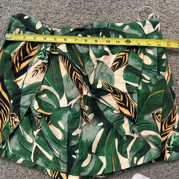 Farm Rio Shorts - Women’s Medium - Picture 5 of 7